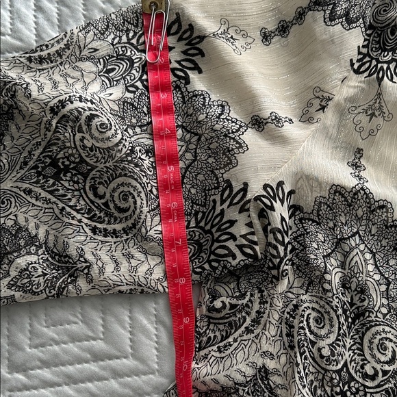 Sara Michelle Elegant Black and Cream Blouse - Picture 12 of 15